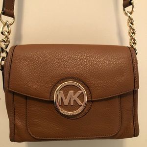 <MICHAEL KORS> AUTHENTIC TAN CROSSBODY PURSE!